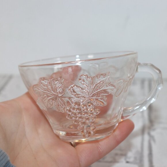 🍇 Vintage Glass Grape Cup · 2.5" Tall - Picture 2 of 5